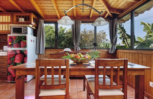 Montijos Ski Chalet | Chalet 'Eco Con Vistas Al Teide' with Sea View, Wi-Fi and Air Conditioning