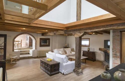 Oruna House | Chalet Suka