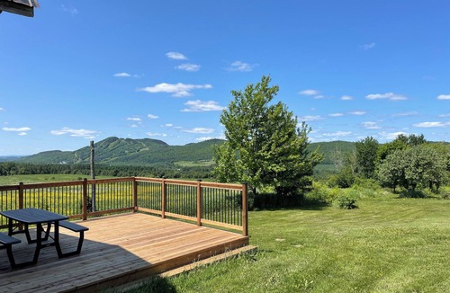 Lac-Etchemin Ski Chalet | Chalet Vue sur l'Orignal magnificent mountain views 5 minutes from the slopes