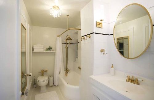 East Village Apartment | Chambre de Bonne in Downtown Long Beach