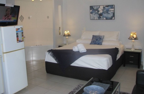 Bundaberg West Hotel | Charm City Motel