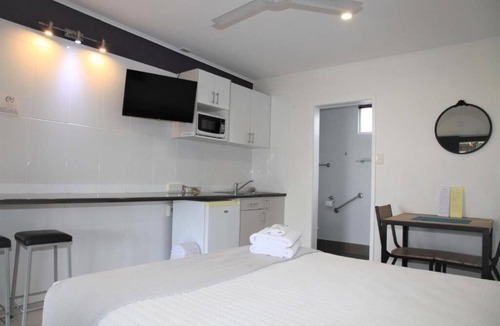 Bundaberg West Hotel | Charm City Motel