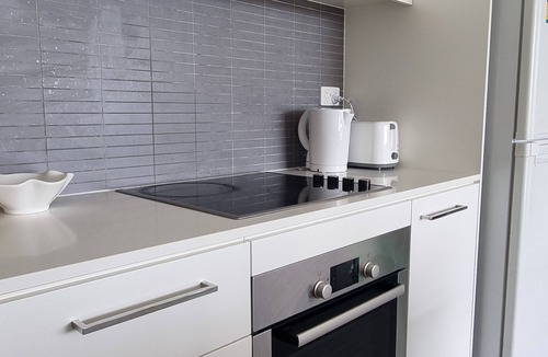 Belconnen Apartment | Charming 1-bedroom apartment in marvelous Belconnen with views of lake