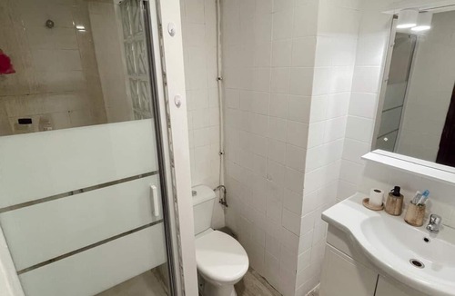 Quintana Apartment | Charming 1-Bedroom Apartment in the Heart of Madrid