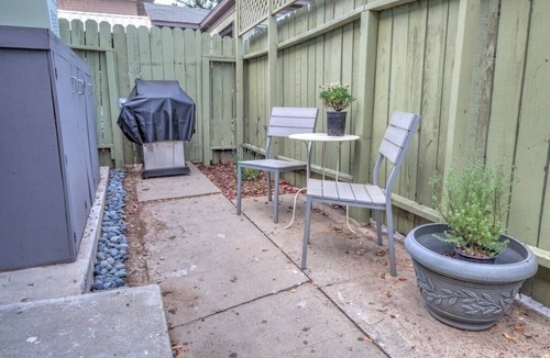 North Central Apartment | Charming 1-bedroom bungalow located in the heart of Pasadena.