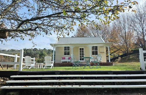 Rydal Cottage | Charming 1 bedroom country cottage in historical little town of Rydal.
