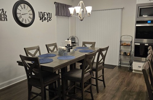 Moundville House | Charming 2-bedroom house in Pleasant Moundville with WiFi, AC