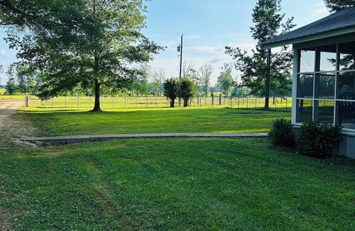 Lawrence House | Charming 2-bedroom house in the country with AC, WiFi and Pet friendly