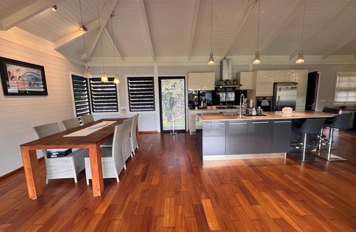 Papeete House | Charming 2-bedroom house in welcoming Papeete with WiFi, AC