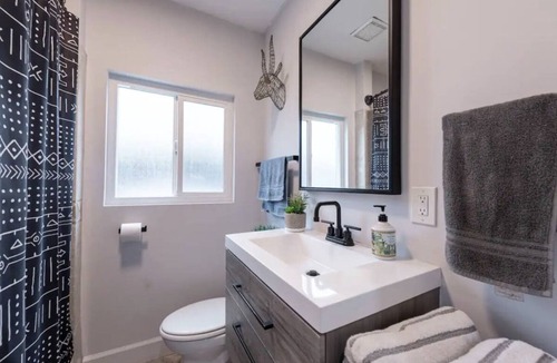East Hollywood House | Charming 2 Bedroom Spanish Bungalow with Private Patio
