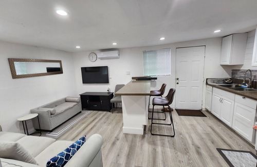 Los Angeles House | Charming 2bedroom home in wonderful Los Angeles with WiFi/AC and minutes to LAX.