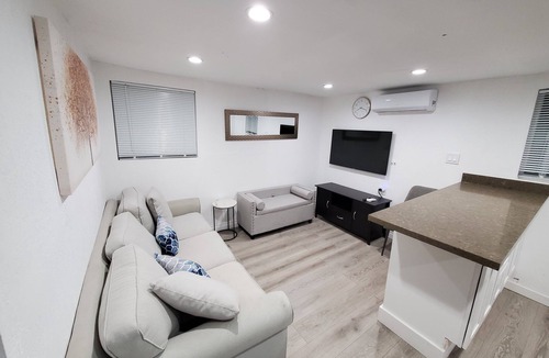 Los Angeles House | Charming 2bedroom home in wonderful Los Angeles with WiFi/AC and minutes to LAX.