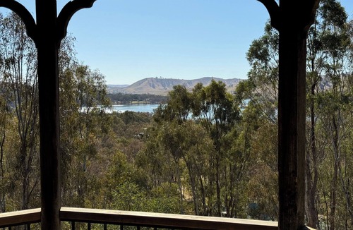 Bonnie Doon House | Charming 3-bedroom house in serene Bonnie Doon with lake views