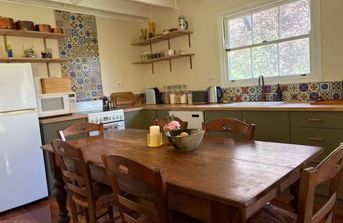 Braidwood House | Charming 3 bedroom cabin on 5 acres on the edge of Historic Braidwood