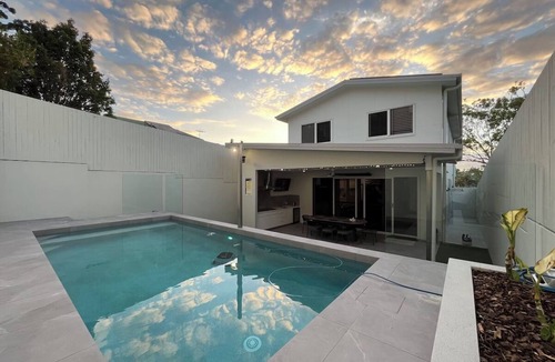 Wynnum House | Charming 3-bedroom house in beautiful Manly with AC