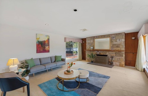 Robertson House | Charming 4BR House w/Parking near Sunnybank