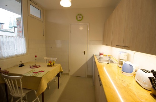 Vizivaros Apartment | Charming Apartment with WiFi
