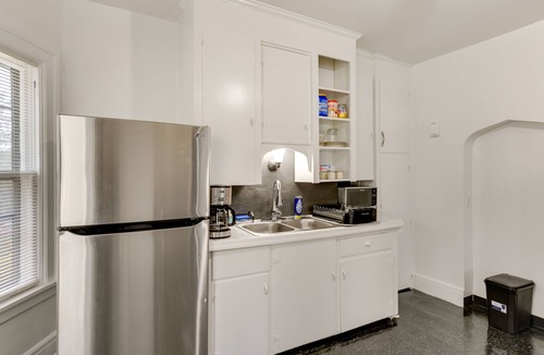 Front Park Apartment | Charming Buffalo Apartment: 2 Mi to Downtown