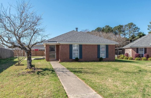 Prattville House | Charming, Convenient 3-bedroom Garden Home in Prattville; Great Location