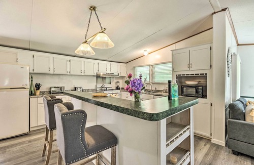 Livingston House | Charming Countryside Home w/Covered Porch!