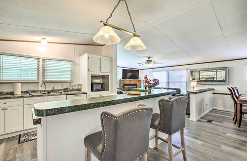Livingston House | Charming Countryside Home w/Covered Porch!
