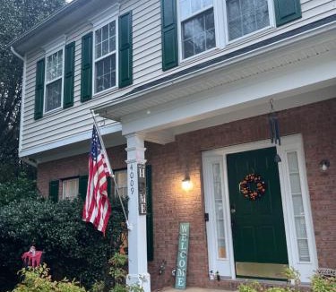 Charlotte House | Charming Entire 3 Bedrooms House with AC and Wifi
