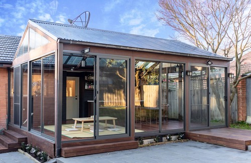 Glen Waverley House | Charming Family Home near Glen w AMAZING TEAHOUSE