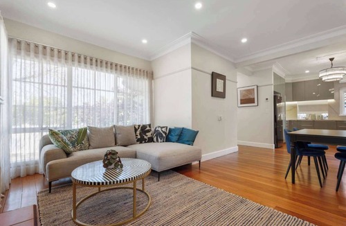 Ringwood House | Charming Family Retreat in Ringwood