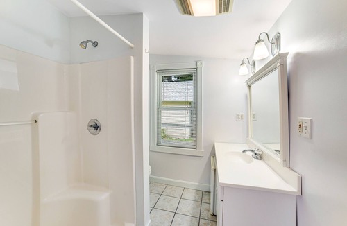 Hammondsport Apartment | Charming First Floor Studio with Partial AC, WiFi, TV, and Electric Fireplace