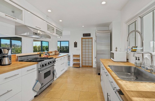 The Flats House | . Charming getaway in La . WiFi , Ac , pool . View , relaxing outdoor space.