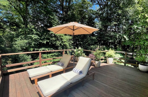 Town of Copake House | Charming Lakefront Retreat Nestled Among Trees