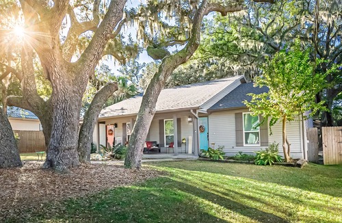 East Pensacola Heights House | Charming MidCentury Modern Retreat