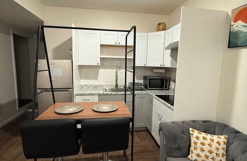Elizabeth Apartment | Charming Studio Downtown Elizabeth