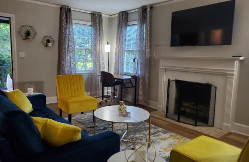 Montgomery House | Cheerful 2 BR Near Colleges, Downtown, Attractions