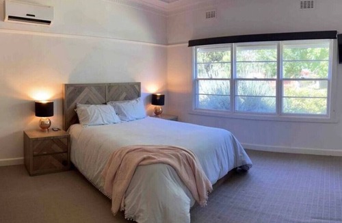 Shepparton South House | Cheerful 3 bedroom home at Anzac Street