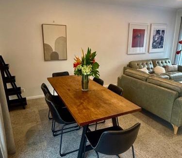 Griffith House | Cheerful 3 bedroom home - Inner south - Manuka