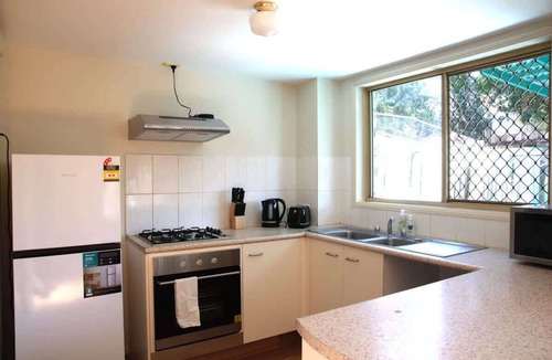 Woodridge House | Cheerful 3 bedroom townhouse with garage