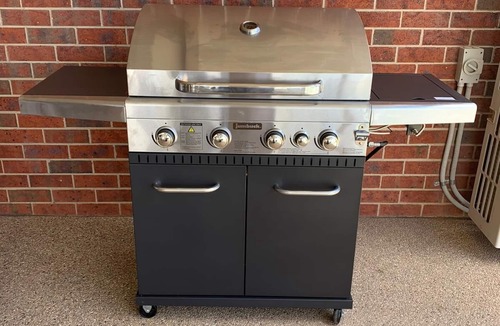 Mildura Central Business District House | Cherry Villa 2: Luxurious 3BR Inner City Townhouse in Mildura. Free WIFI.