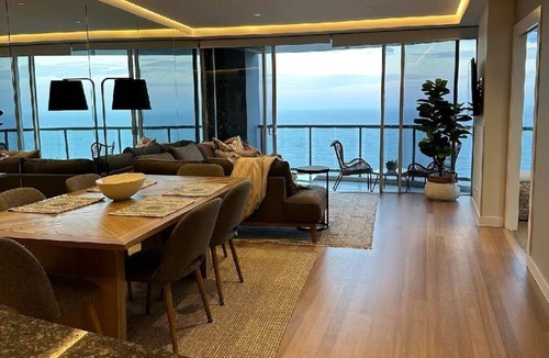 Surfers Paradise Apartment | Chevron Renaissance Towers - Surfers Paradise Gold Coast - 3 Bed 2.5 Bathroom