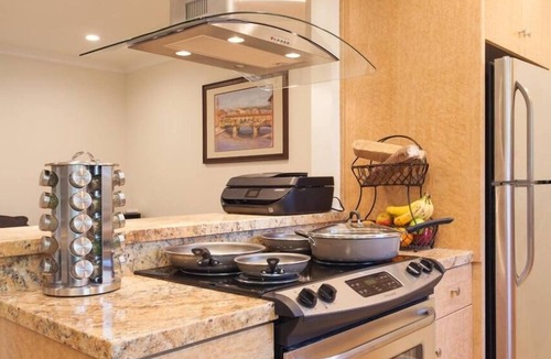 Norma Triangle Apartment | Chic 1-bedroom apartment with AC, WiFi in fabulous West Hollywood