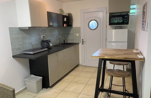 Nunue Apartment | Chic 1-bedroom apartment with pool, WiFi, AC in Povai Bay near Matira Beach
