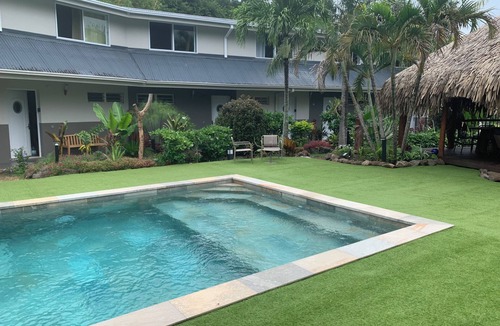 Nunue Apartment | Chic 1-bedroom apartment with pool, WiFi, AC in Povai Bay near Matira Beach