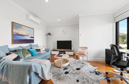 Box Hill House | Chic 3BR House Near Box Hill