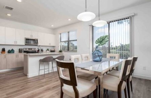 Survey Creek House | Chic 3BR Resort-Style Retreat
