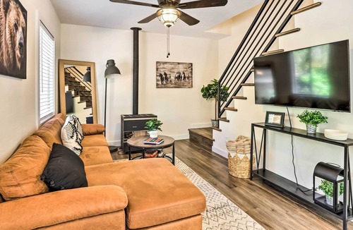 Sugarloaf Cabin | Chic Big Bear Getaway w/ Private Backyard!