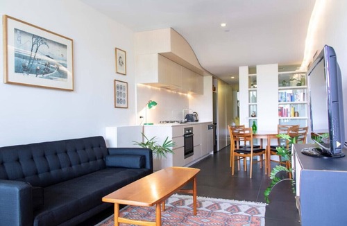 City West Apartment | City apartment with Mountain views - NISHI
