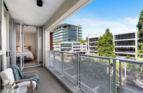 South Brisbane Apartment | City Beach At your door! 3BR retreat at South Bank