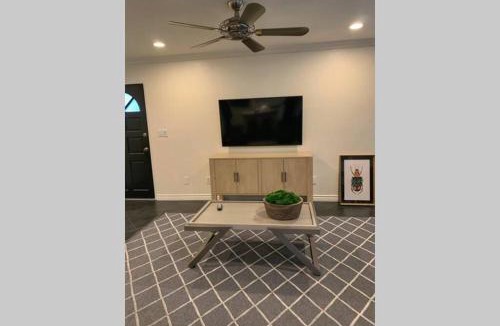 Yorktown Villa | City Center Villa - Pool, Patio & Close To Beach!