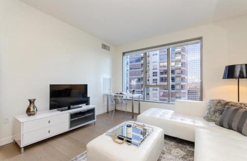 Bunker Hill Apartment | Cityscape Luxury High-Rise 1-Bedroom