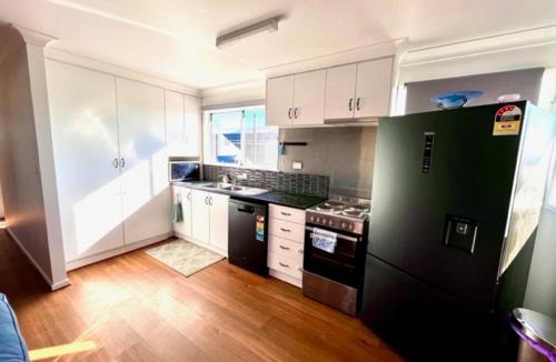 Clarendon House | Clarendon Cottage, near Lowood , Fernvale, right on the BVRT